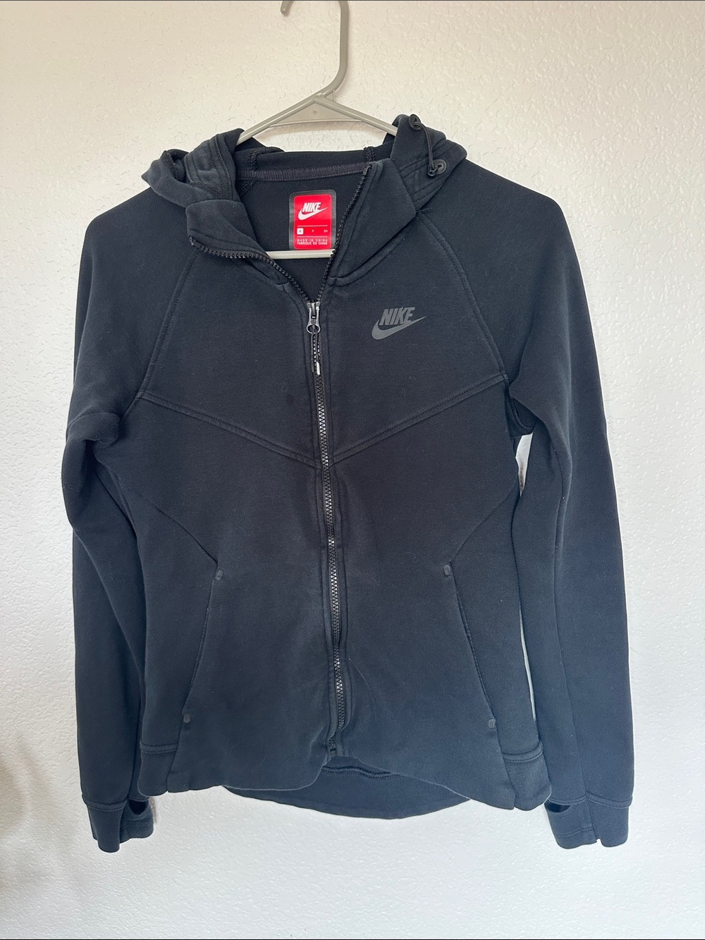 Women’s black Nike tech fleece zip up hoodie!